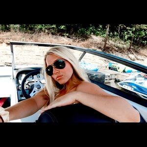 Meet your Posher, Annie